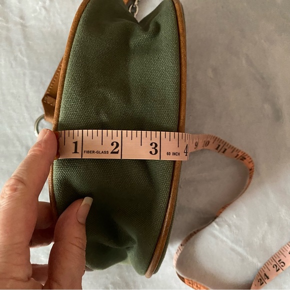 Brandy Melville green canvas shoulder bag with chain and leather strap - Picture 14 of 16